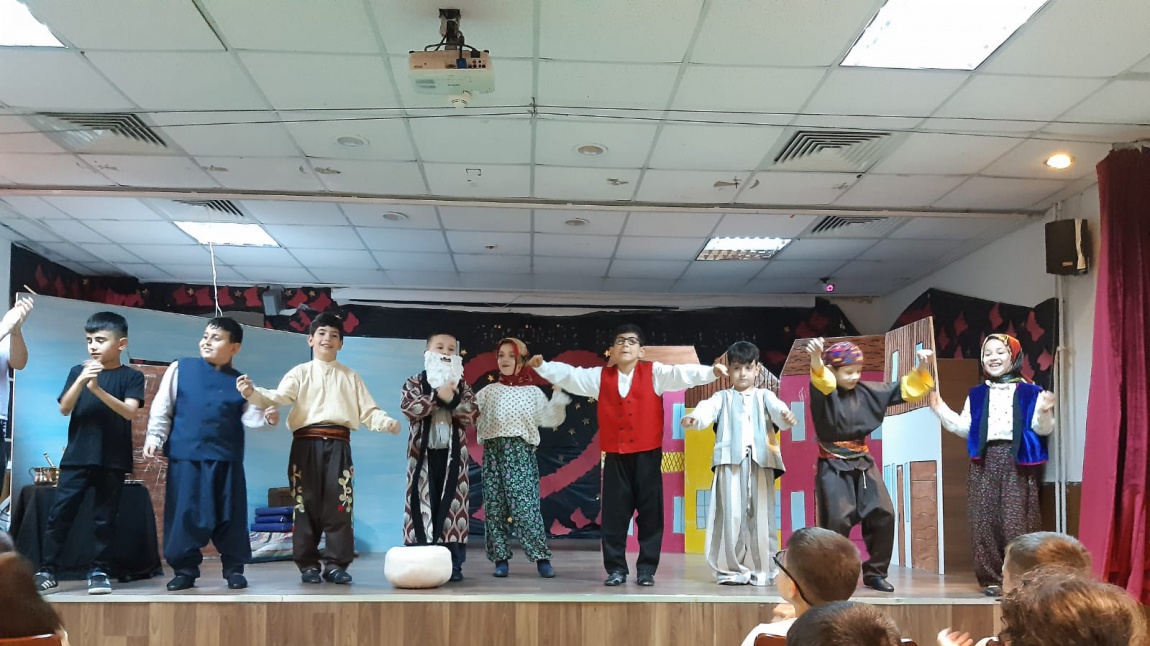 Okulumuz 2-H sınıfı öğrencileri 6.Ulusal İlkokullar Arası Nasreddin Hoca Fıkra Canlandırma Yarışması'na katılarak İstanbul il birincisi olmuştur. 